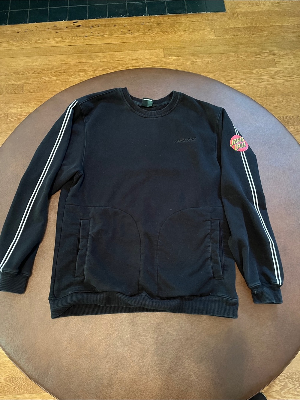 Santa Cruz crewneck sweatshirt with pockets m